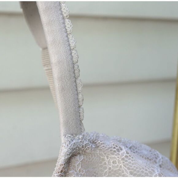Victoria’s Secret Blush Nude Lace Mesh Underwire Bra - Picture 4 of 6